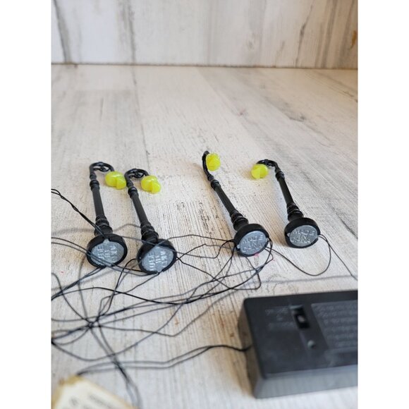 Lemax AS IS skull lamp post village Halloween accessory - Picture 5 of 6